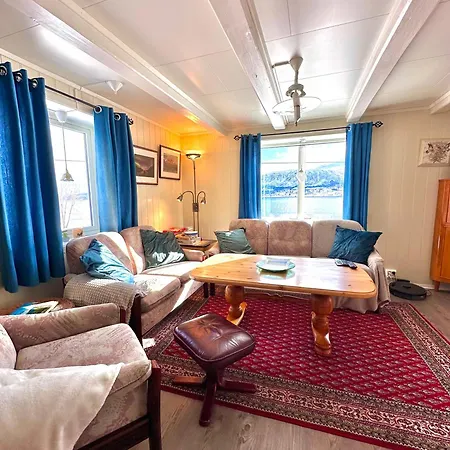 Cozy In Godfjord 펜션 *